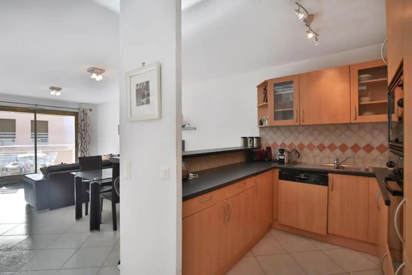 Charming Two-Bedroom Apartment With Balcony And Garage By The Marina アンティーブ エクステリア 写真